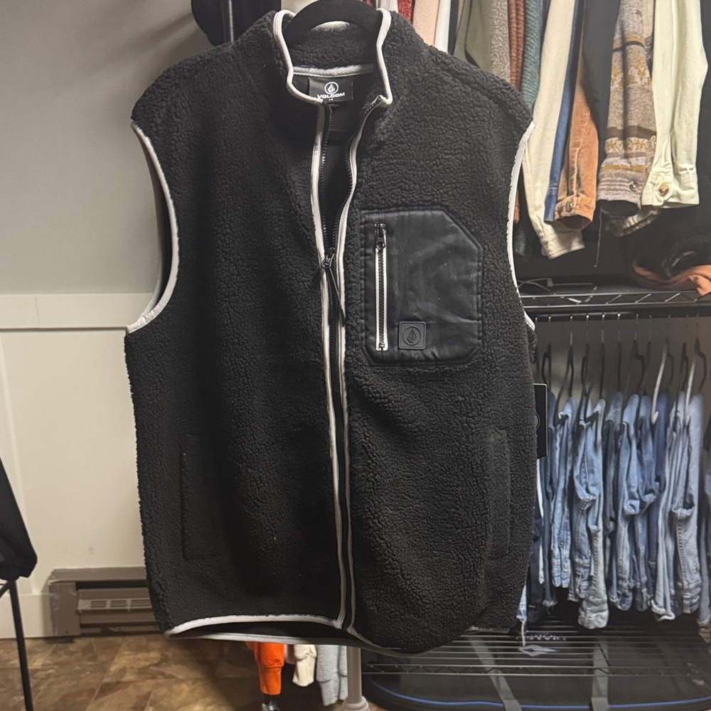Volcom Black Fleece Vest NWT